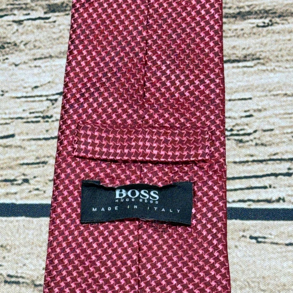 BOSS Hugo Boss Necktie Red Silk Micro Houndstooth Skinny Tie Made in Italy
